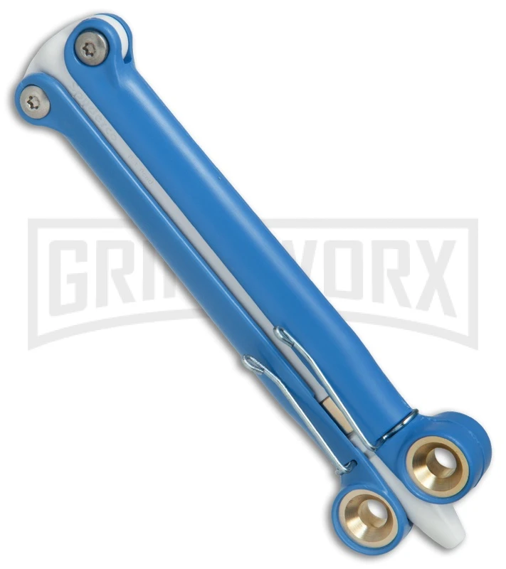 BaliYo By Spyderco Butterfly Pen Flipper Blue/White - Image 3